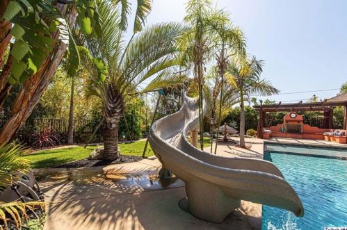 2328 Chapman Rd, Glendale CA  91214-3013 exterior