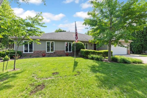 2228 Mecan Dr, Naperville, IL 60564-9511