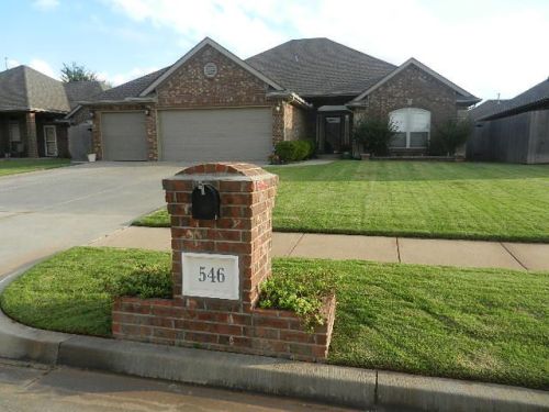 546 Broadpoint Court Way, Mustang, OK 73064-3601
