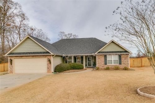 101 Running Fox Ln, Belton, SC 29627-8299