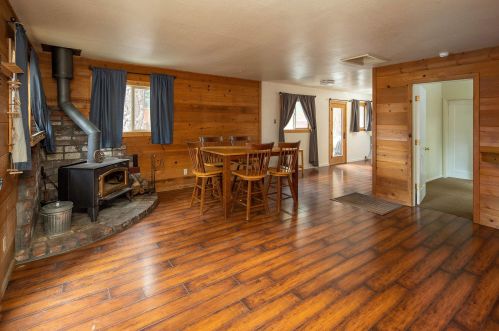 10281 Thomas Dr, Truckee, CA 96161-5012