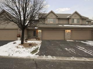 3694 Pond View Pt, Saint Paul, MN 55122-3512