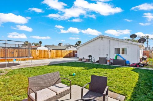 431 Lewis St, Turlock CA  95380-5828 exterior