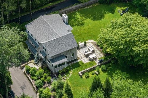 86 Lower Cross Rd, Greenwich CT  06831-3002 exterior