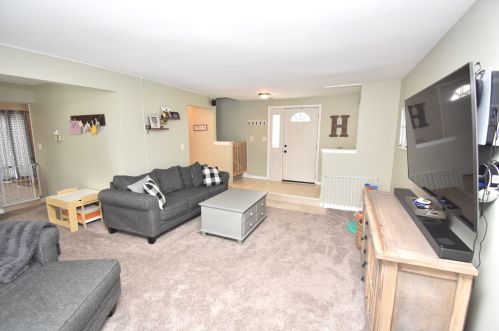 731 Sand Creek Dr, Carol Stream IL  60188-9137 exterior