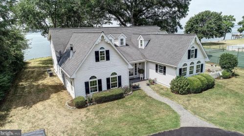 570 King Copsico Ln, Montross, VA 22520-4318