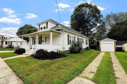 15 Canonchet St, Providence, RI 02908-3801