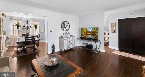 10 Gloucester Ln, Trenton NJ  08618-1006 exterior