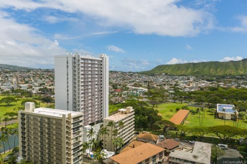 300 Wai Nani Way, Honolulu HI  96815-3961 exterior