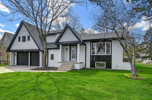 284 Middaugh Rd, Willowbrook IL  60514-1065 exterior