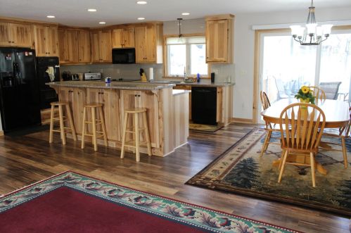 2004 Woodhaven Ln, Duluth, MN 55803-2447