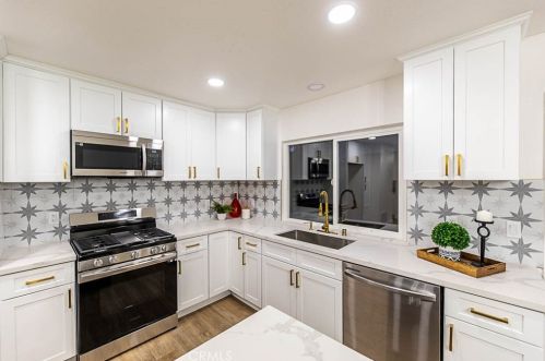 350 Aspen Ave, Rialto CA  92376-5443 exterior