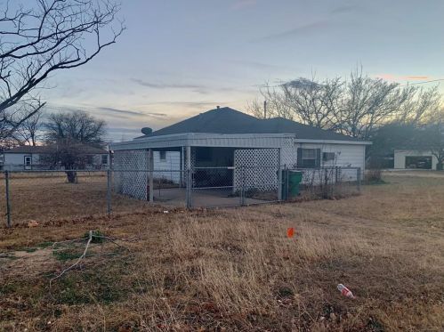 301 8 St, Nocona TX 76255-2903 exterior