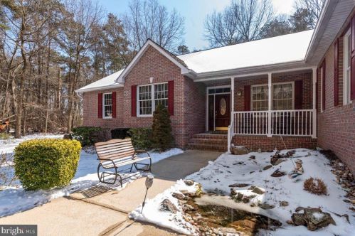 8104 Sprague Dr, Riviera Beach, MD 21122-7102