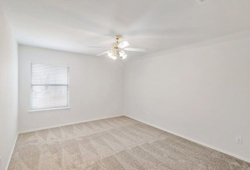 950 Grn Pond Dr, Garland TX 75040-1075 exterior