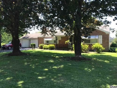 1850 Spg Rd, Carlisle PA  17013-1153 exterior