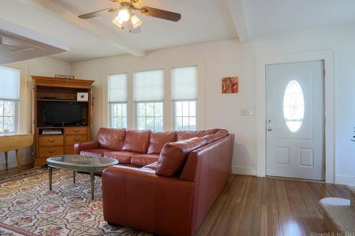 2 Raymond Ter, Norwalk, CT 06855-1302