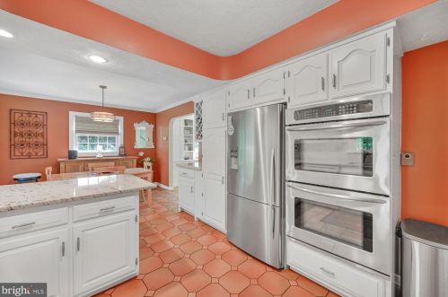 111 School House Rd, Lancaster PA  17603-6523 exterior