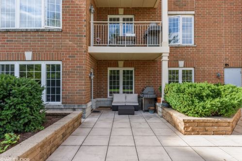 640 Robert York Ave, Bannockburn, IL 60015-4329