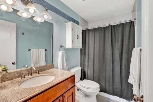 6236 Woodsboro Ave, Anaheim CA  92807-2347 exterior