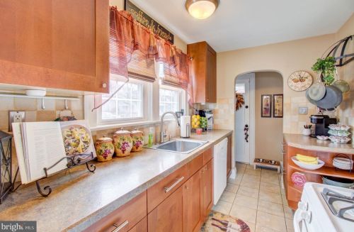 168 Hamilton Ave, Trenton NJ  08619-2427 exterior