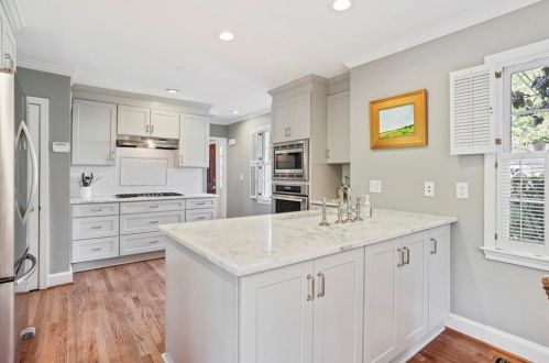 2835 Castlewood Dr, Atlanta GA  30327-1203 exterior