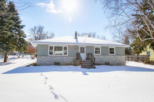 2132 County Rd F, Saint Paul MN  55110-3801 exterior