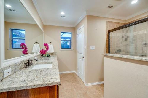 3817 Westminster Dr, Carrollton TX 75007-2465 exterior