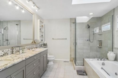 1350 Berkley Ct, Bannockburn IL 60015-2030 exterior