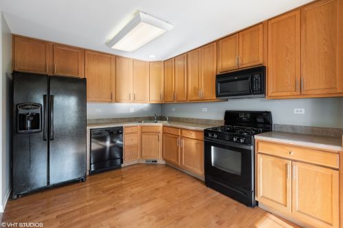 420 Lancaster Dr, Pingree Grove IL  60140-9155 exterior