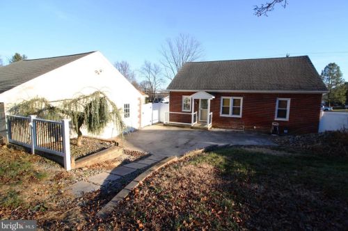 3255 Grandview Rd, Hanover, PA 17331-9340