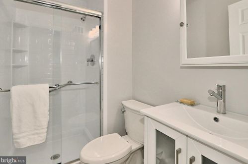 9271 Sprucewood Rd, Springfield VA  22015-3559 exterior