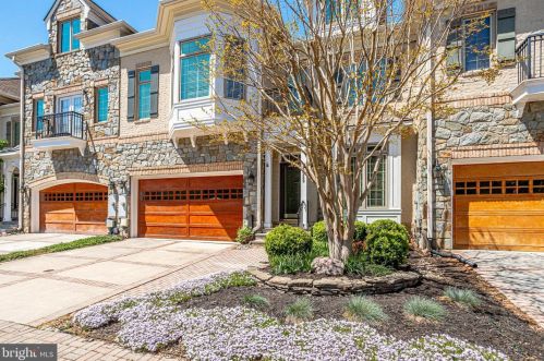 18359 Eagle Point Sq, Leesburg, VA 20176-8487