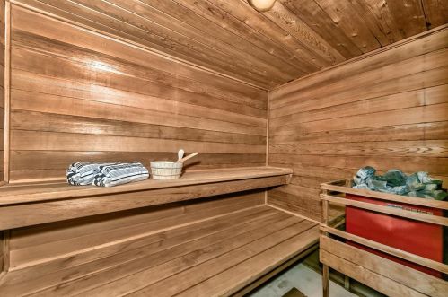 11415 Sitzmark Way, Truckee CA  96161-6163 exterior