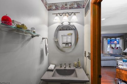 7 Trafalgar Ct, Hackettstown NJ  07840-4208 exterior