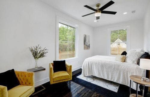 4703 Delores Ave, Austin TX  78721-2001 exterior