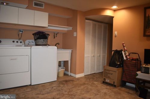 6024 10th St, Philadelphia PA 19147-1917 exterior