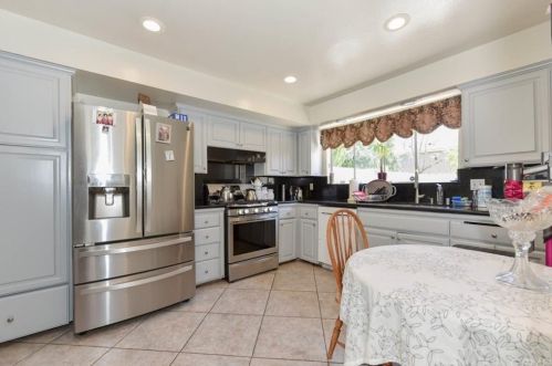 12 Spicewood Way, Irvine CA  92612-2721 exterior