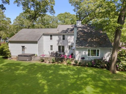 140 Tamarack Dr, Warwick, RI 02818-2204