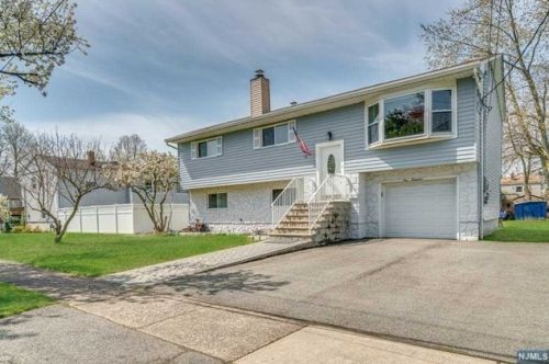100 Berkley Pl, Dumont, NJ 07628-1406
