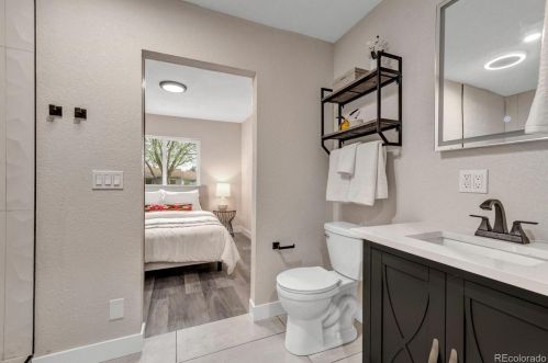 1601 Knox Ct, Denver CO  80219-4526 exterior