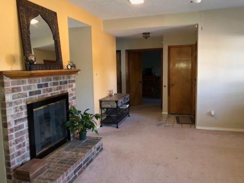 2018 Lansdown Dr, Carrollton TX  75010-4044 exterior