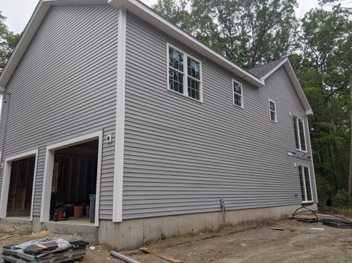 67 Reynolds Rd, Glocester, RI 02814-1623