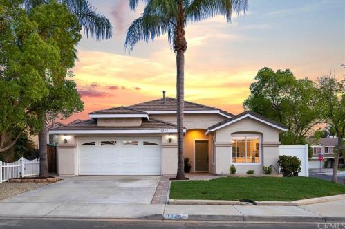1245 Abbey Pines Dr, Perris, CA 92571-9409