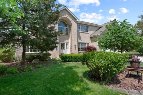 3404 Shire Ct, Naperville, IL 60564-5138