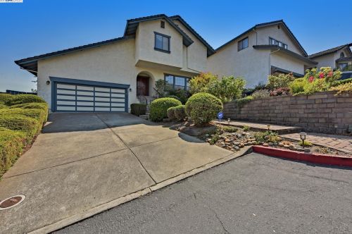 3111 Sunshine Pl, Hayward, CA 94546-1961