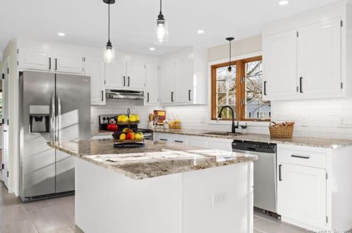 20 Summit Dr, Wapping CT  06074-3742 exterior