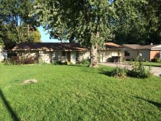 616 Reed Rd, Fort Wayne IN  46815-7249 exterior