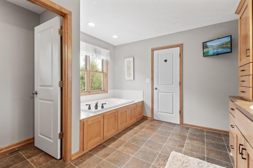 2332 Fieldstone Curv, Saint Paul MN  55129-6218 exterior