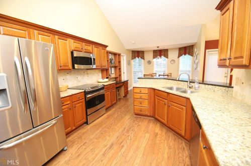104 Talley Branch Ct, Lagrange, GA 30240-8152